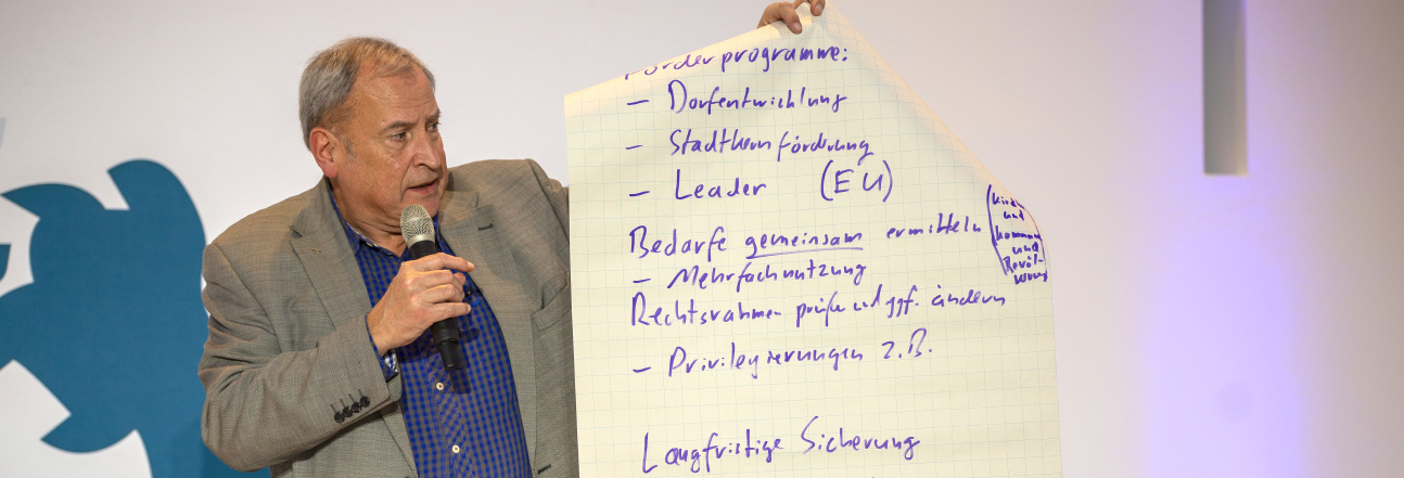 Bild Veranstaltung „Zukunft unserer Sakralgebäude – Kirchen und Politik im Dialog“ Jürgen Römer beim Workshop