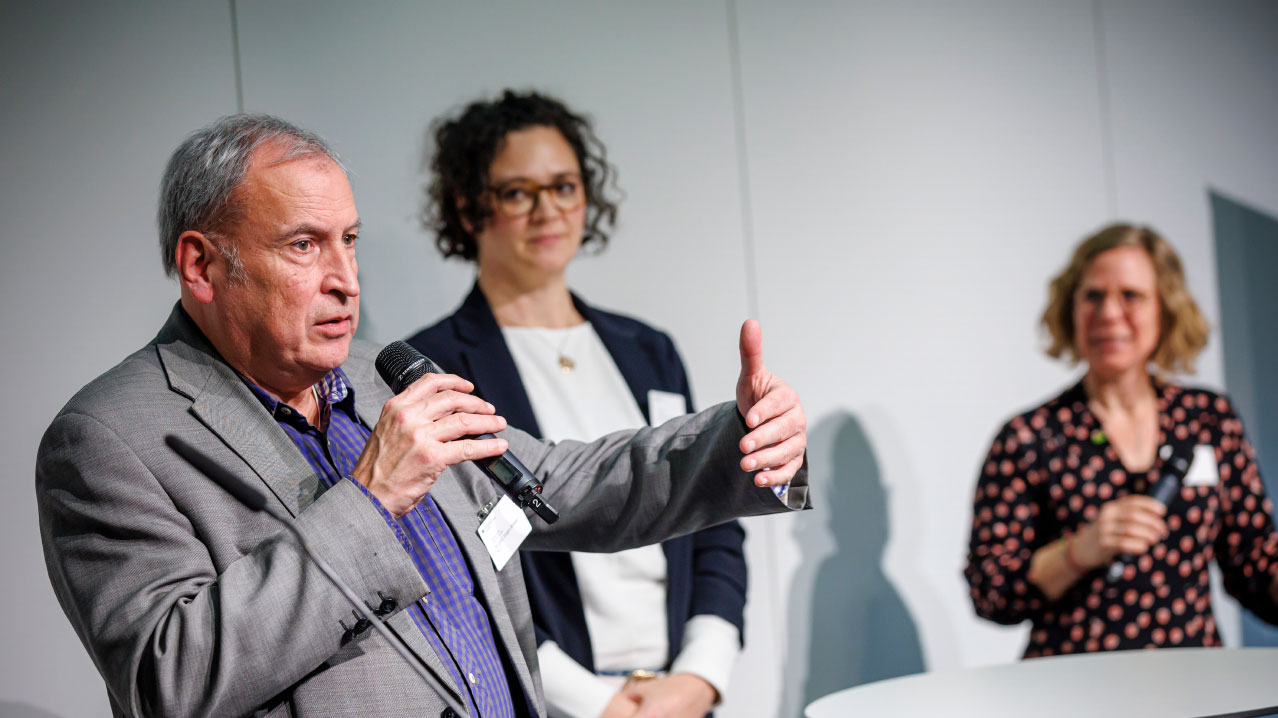 Dr. Jürgen Römer beim Forum